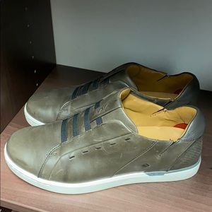 Kizik men’s brown shoe